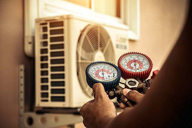 Professional Ac Installation technician working in Albers, IL